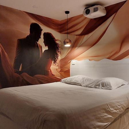 Love Room White - Les Delices Rooms 昂热 外观 照片